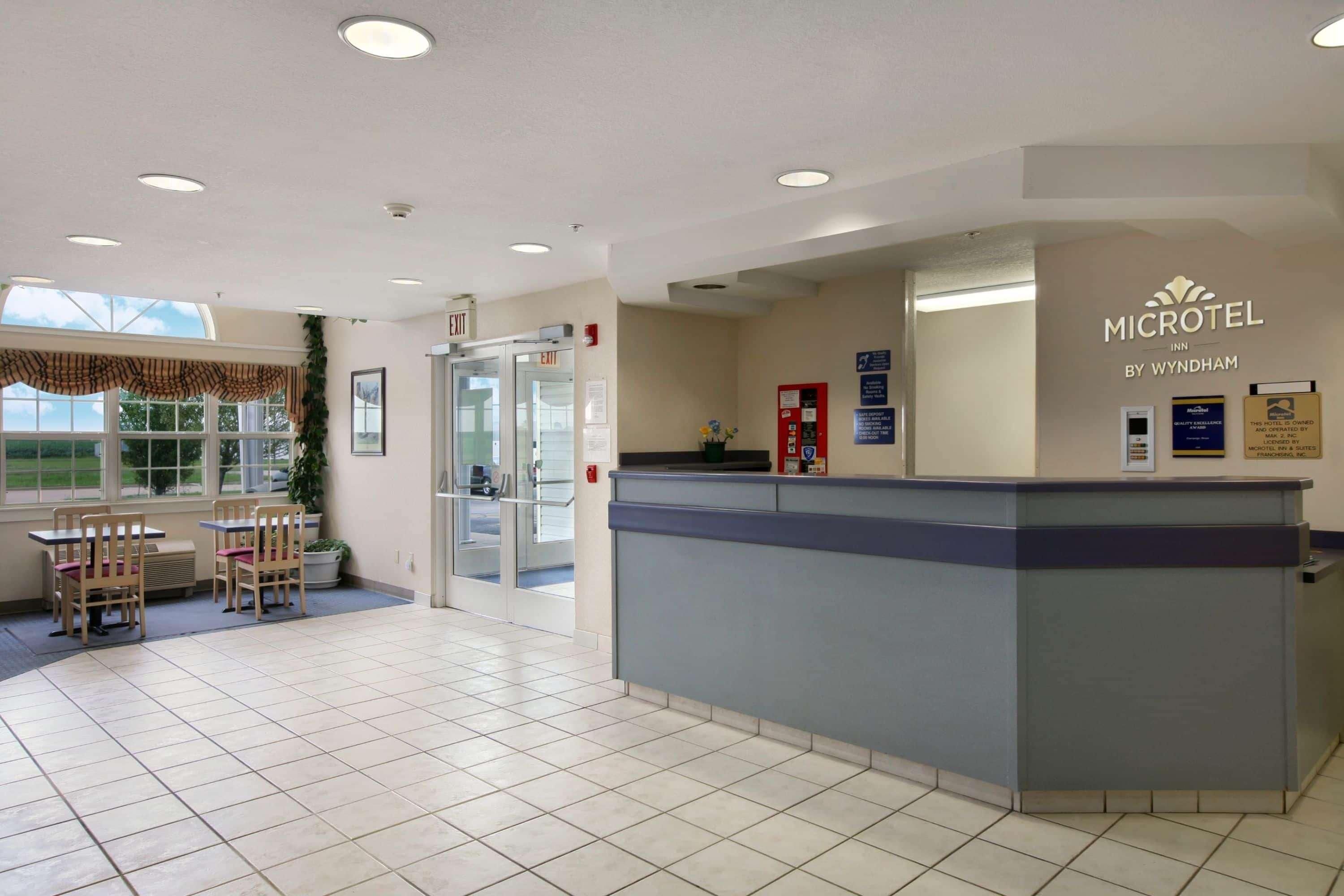 Microtel Inn By Wyndham Champaign Exterior photo