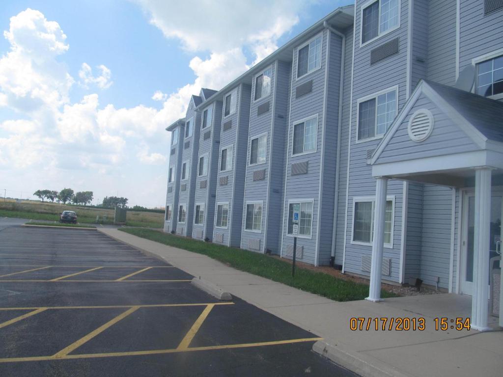 Microtel Inn By Wyndham Champaign Exterior photo